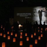 Le corps de Giorgio Armani est exposé depuis samedi dans l'Armani Teatro à Milan. KEYSTONE/AP/Antonio Calanni